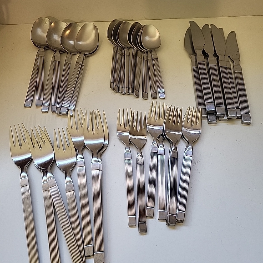 MCM Manor House Stainless Flatware Set Of 39